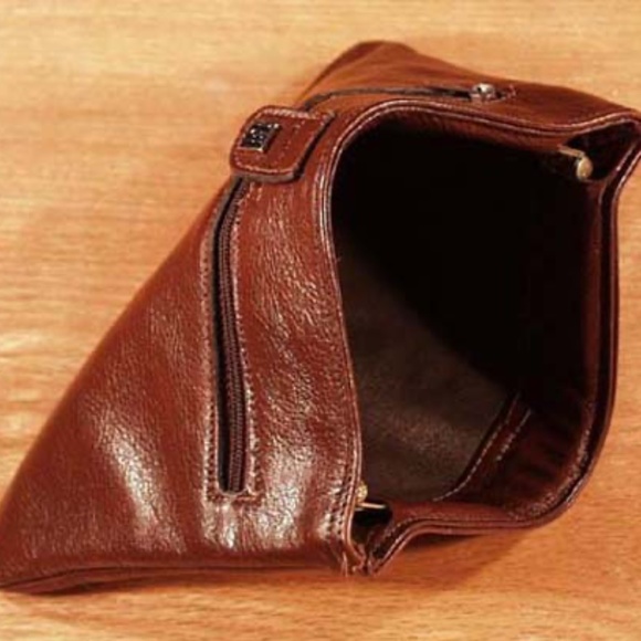 SPRING-TOP WALLET in CALF LEATHER, MEDIUM BROWN, CLOSES TIGHTLY, 7 x 5 INCHES, - Picture 2 of 5